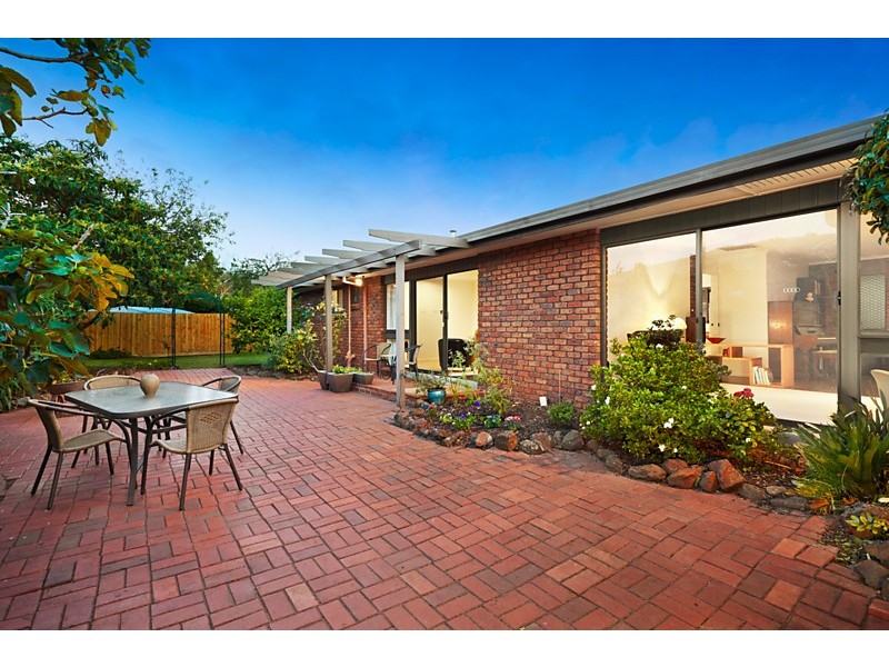 31 Lincoln Street, Burwood East VIC 3151