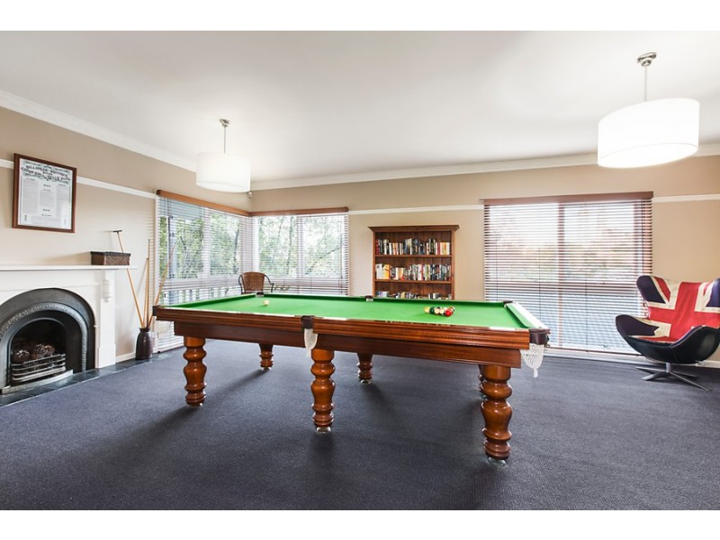 4 Prince Edward Avenue, Mitcham VIC 3132