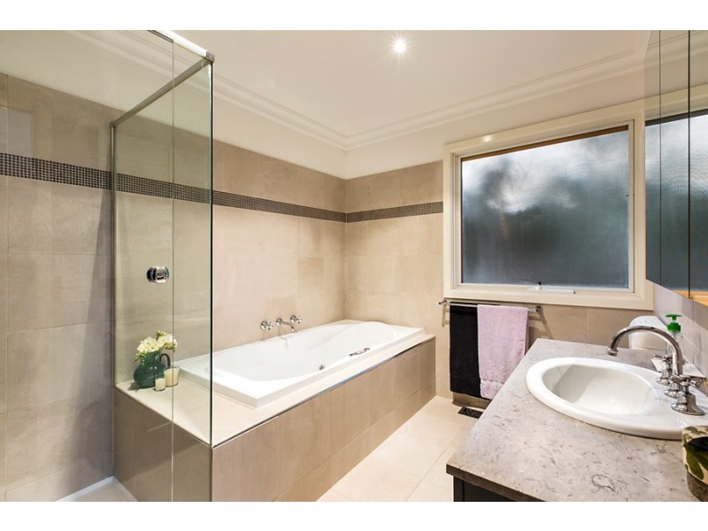 4 Prince Edward Avenue, Mitcham VIC 3132