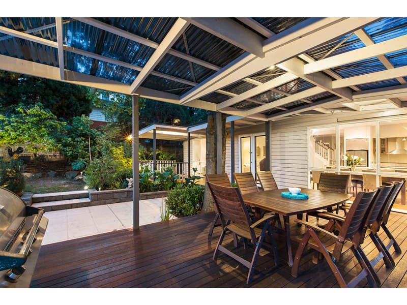 4 Prince Edward Avenue, Mitcham VIC 3132