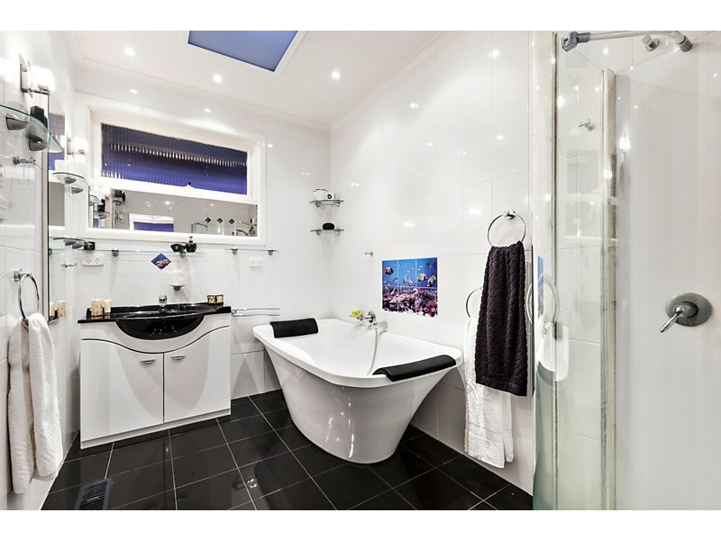 9 McCredden Court, Box Hill South VIC 3128