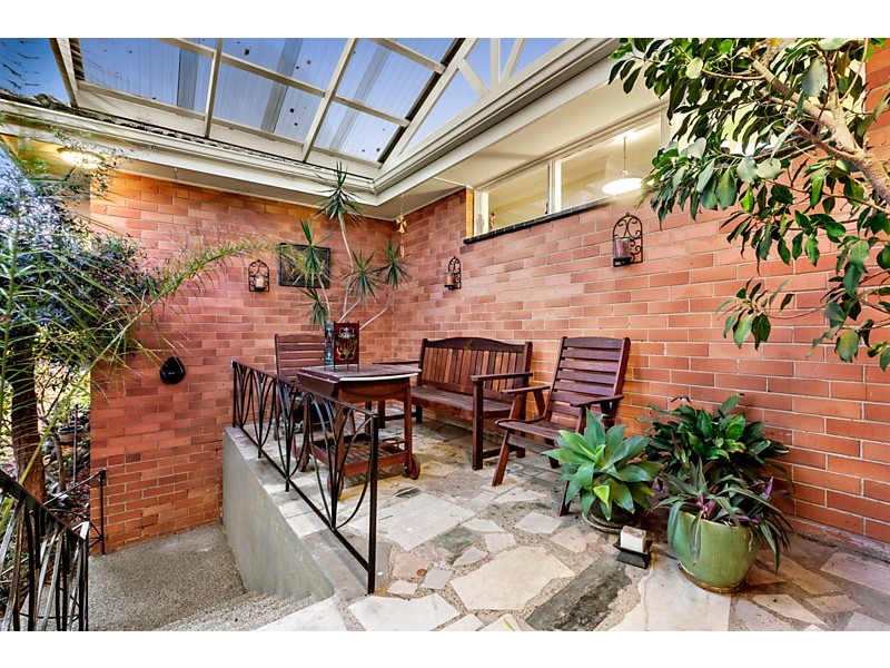 9 McCredden Court, Box Hill South VIC 3128