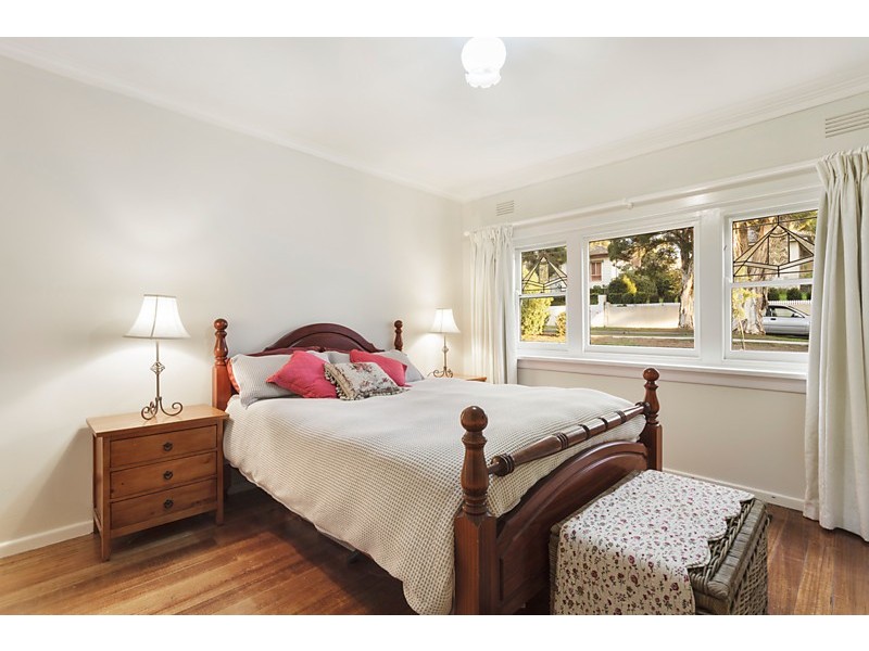 20 Winton Street, Burwood VIC 3125