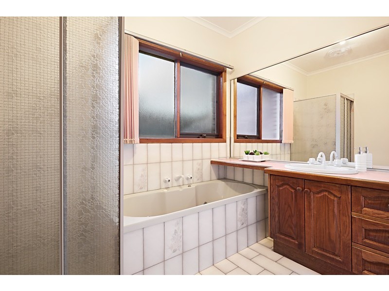 45 Severn Crescent, Rowville VIC 3178