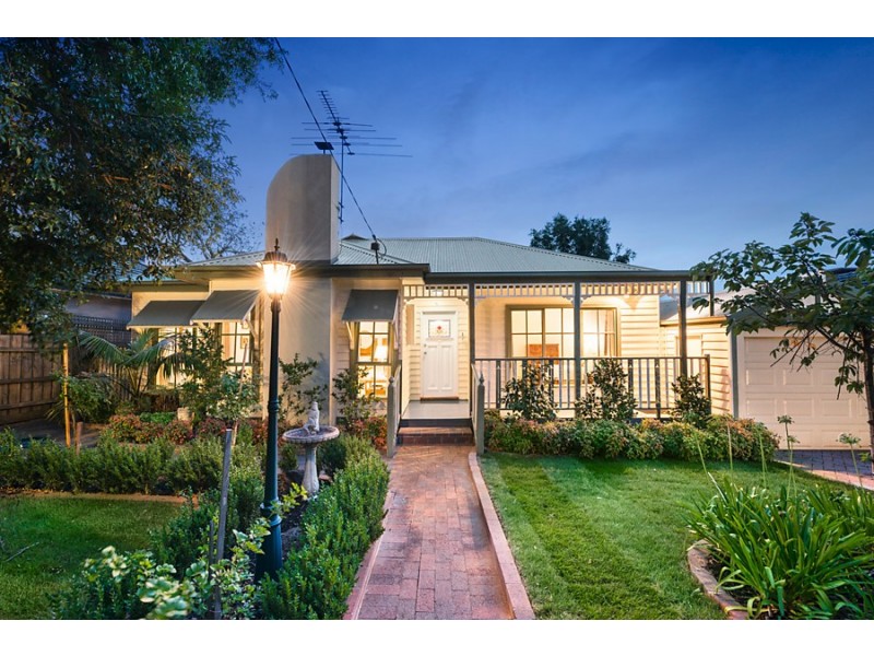 4 Luke Avenue, Blackburn VIC 3130