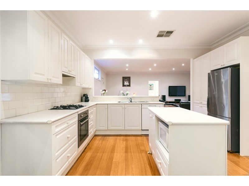 4 Luke Avenue, Blackburn VIC 3130