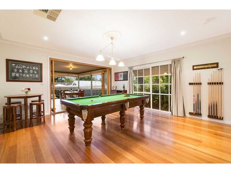 4 Luke Avenue, Blackburn VIC 3130