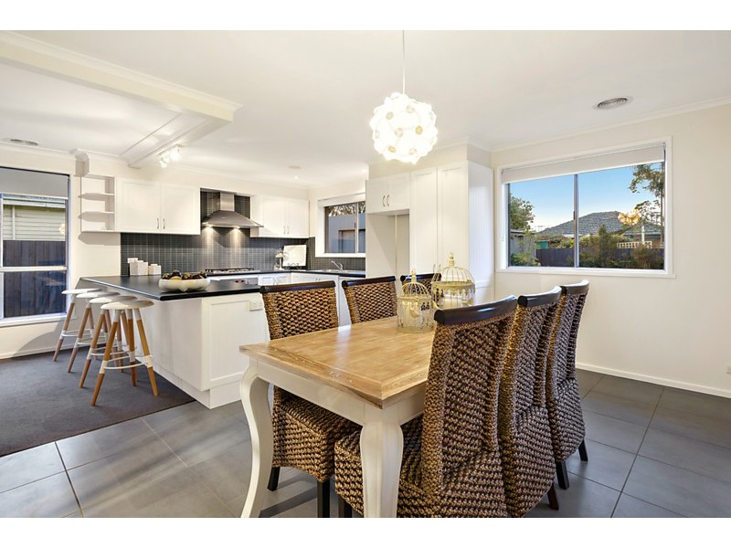 9 Tara Avenue, Blackburn VIC 3130