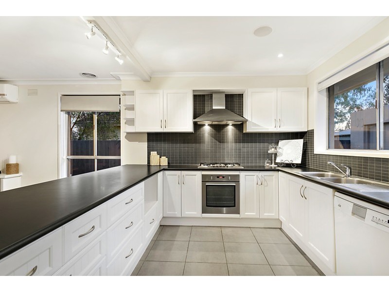9 Tara Avenue, Blackburn VIC 3130