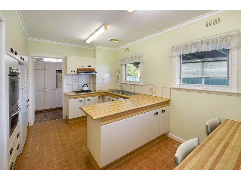 14 Stanley Grove, Blackburn VIC 3130