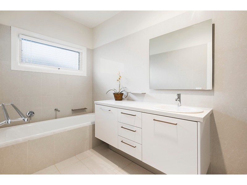 2/25 Ballantyne Street, Burwood East VIC 3151