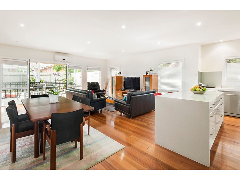 2/25 Ballantyne Street, Burwood East VIC 3151