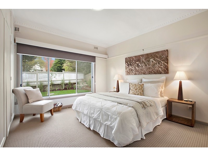 1/8 Barker Street, Blackburn South VIC 3130