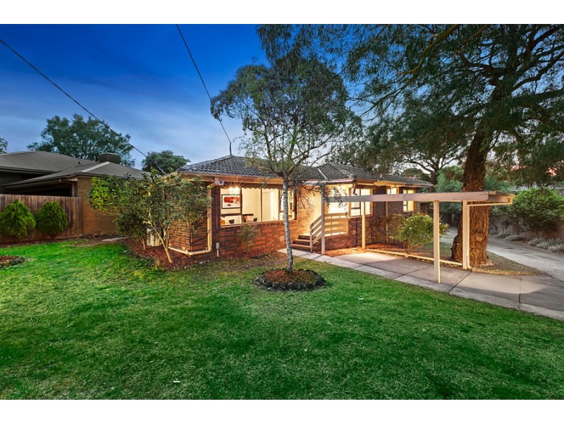 1/8 Halls Parade, Mitcham VIC 3132