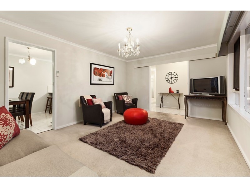 1/8 Halls Parade, Mitcham VIC 3132