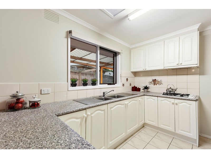 1/8 Halls Parade, Mitcham VIC 3132