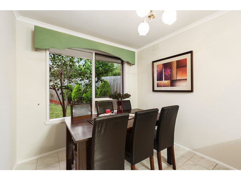 1/8 Halls Parade, Mitcham VIC 3132