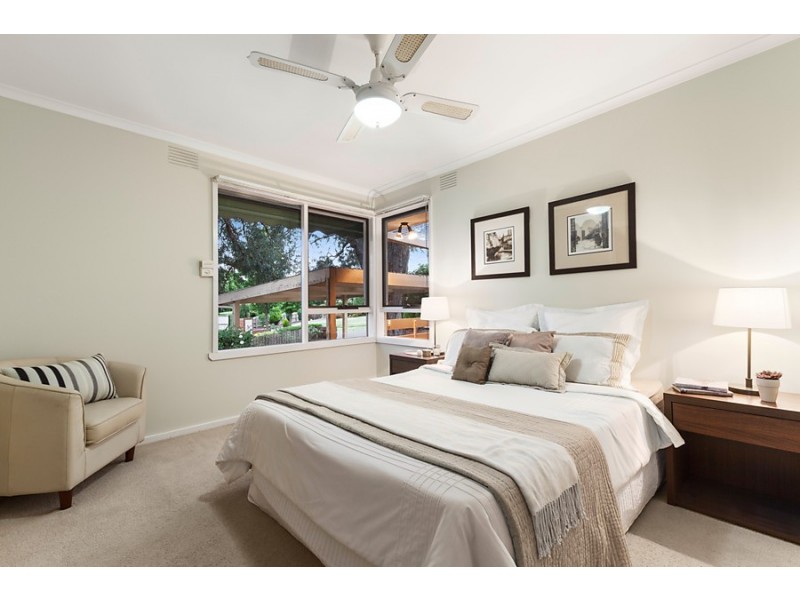 1/8 Halls Parade, Mitcham VIC 3132