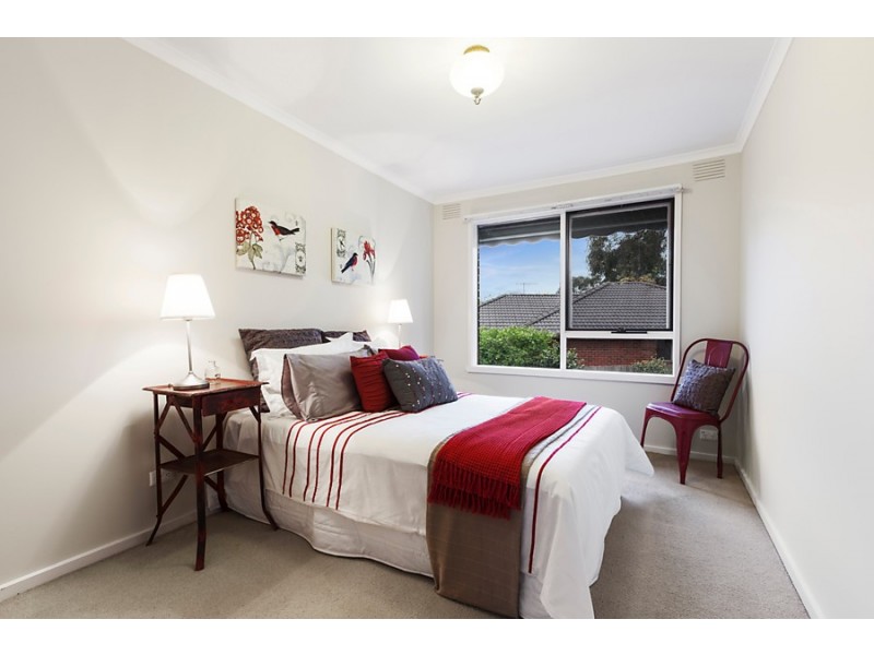 1/8 Halls Parade, Mitcham VIC 3132