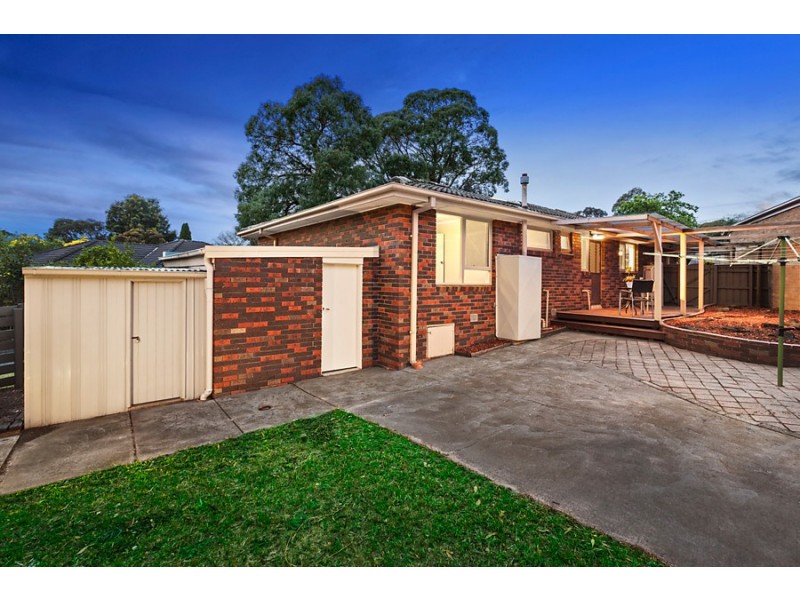 1/8 Halls Parade, Mitcham VIC 3132