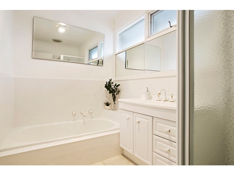 1/5 Renown Street, Burwood VIC 3125