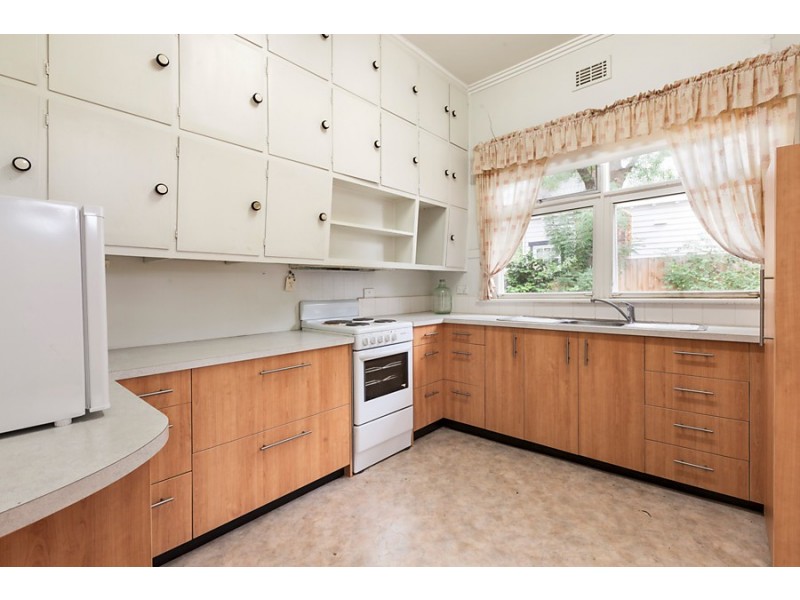 37 Glen Ebor Avenue, Blackburn VIC 3130