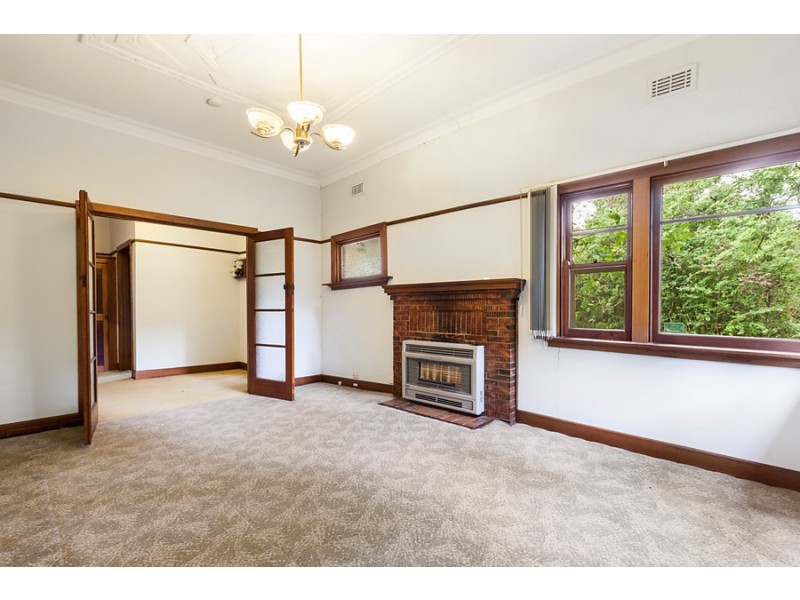 37 Glen Ebor Avenue, Blackburn VIC 3130