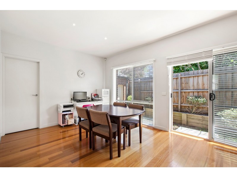 2/44 whitehorse Road, Blackburn VIC 3130