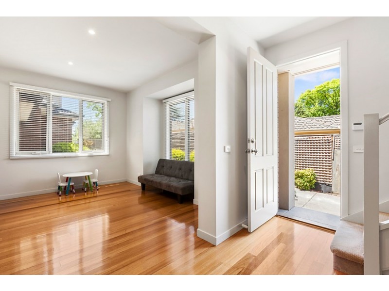 2/44 whitehorse Road, Blackburn VIC 3130