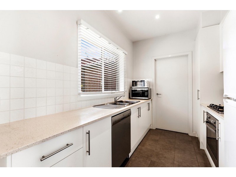 2/44 whitehorse Road, Blackburn VIC 3130