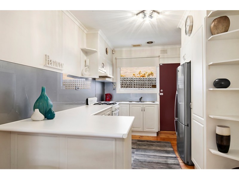 2/180 Surrey Road, Blackburn VIC 3130