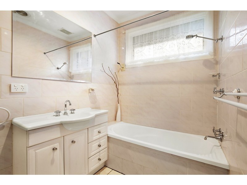 2/180 Surrey Road, Blackburn VIC 3130