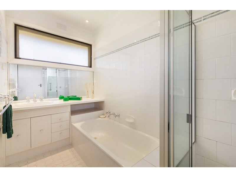 52 Worthing Avenue, Burwood East VIC 3151