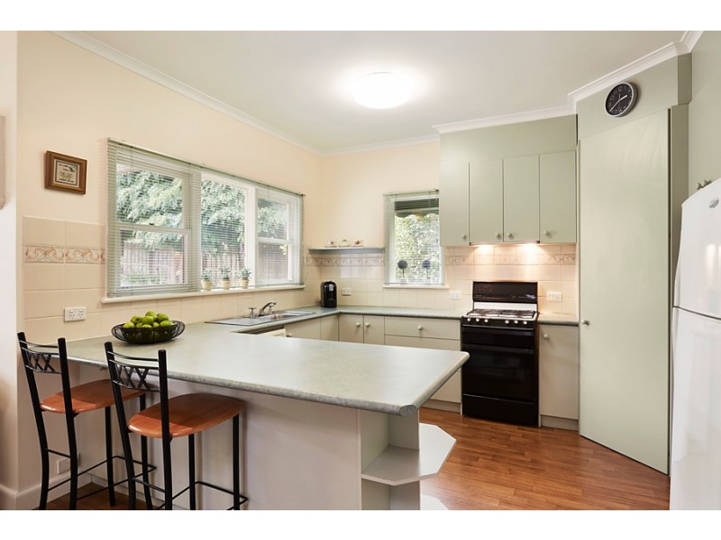 10 Walker Avenue, Mitcham VIC 3132