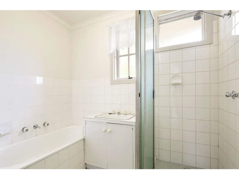 2/11 Glen Ebor Avenue, Blackburn VIC 3130