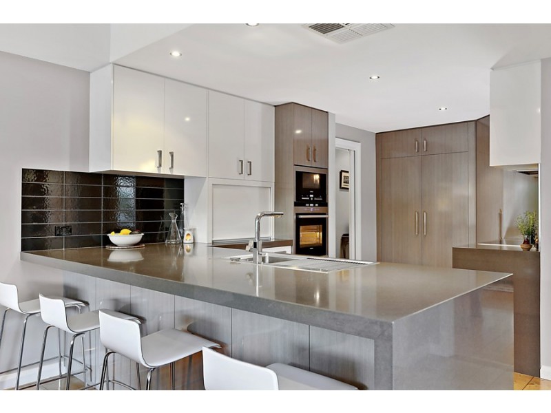 17 Hunter Drive, Blackburn South VIC 3130