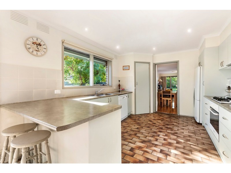 11 Coonawarra Drive, Vermont South VIC 3133