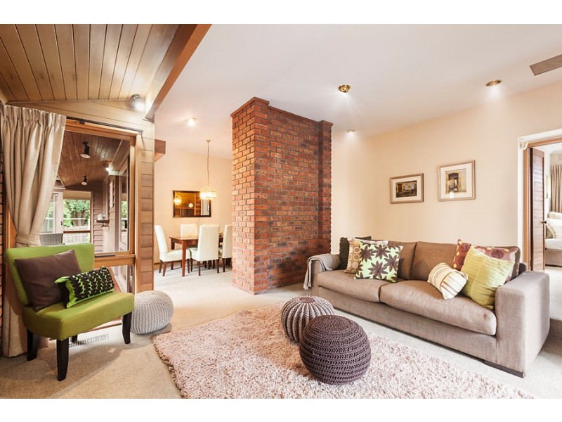 17 Orchard Grove, Blackburn South VIC 3130