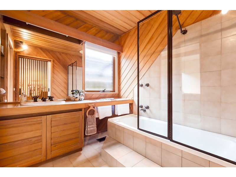 17 Orchard Grove, Blackburn South VIC 3130