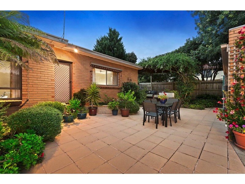 15 Cherry Orchard Rise, Box Hill North VIC 3129