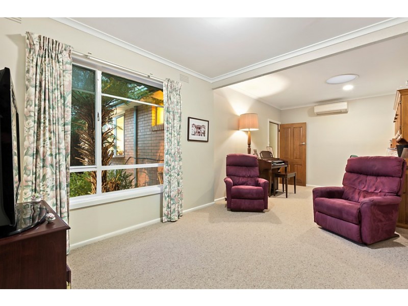 15 Cherry Orchard Rise, Box Hill North VIC 3129