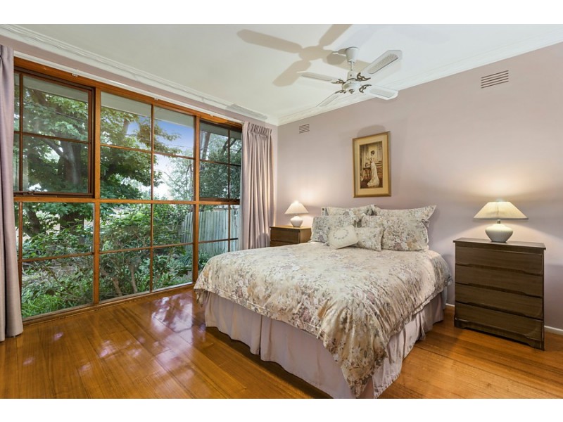 15 Cherry Orchard Rise, Box Hill North VIC 3129