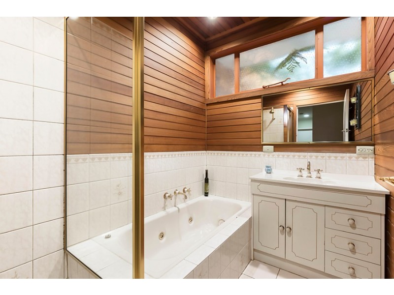 15 Cherry Orchard Rise, Box Hill North VIC 3129