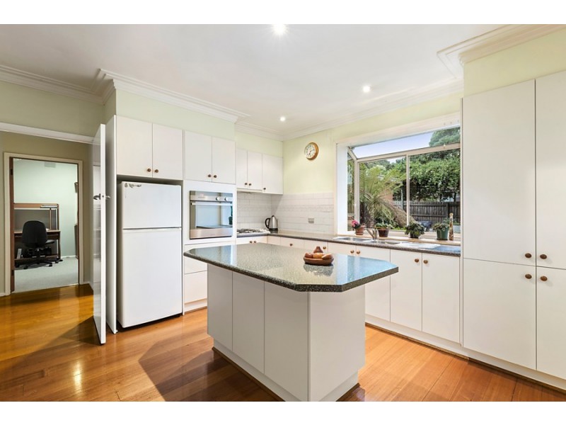 15 Cherry Orchard Rise, Box Hill North VIC 3129