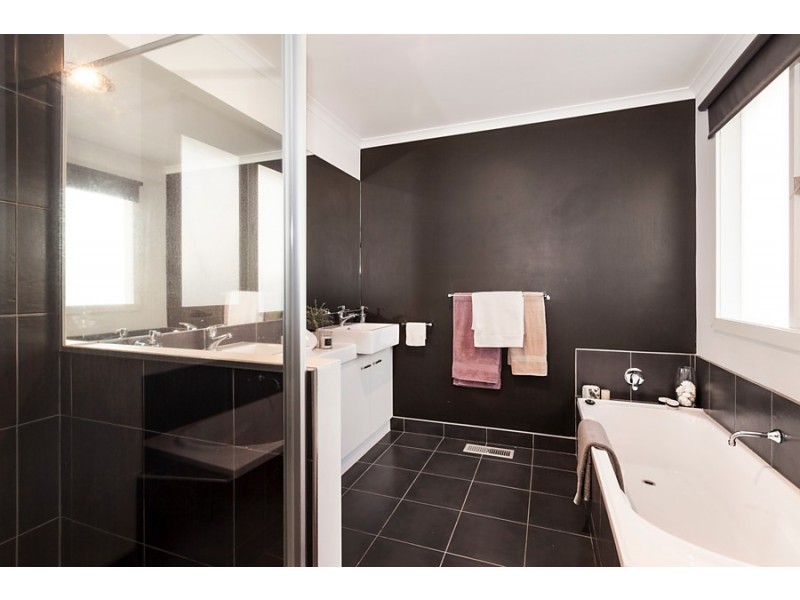 32 Charlton Street, Blackburn North VIC 3130