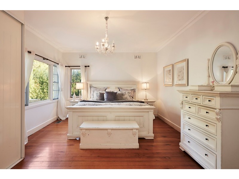 2 Haslemere Road, Mitcham VIC 3132