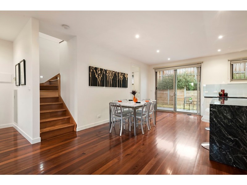 2/10 James Avenue, Mitcham VIC 3132