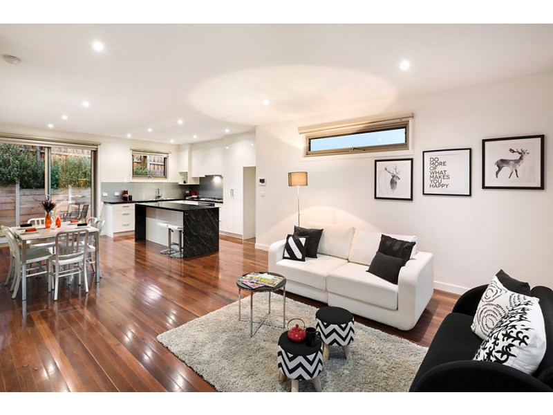 2/10 James Avenue, Mitcham VIC 3132