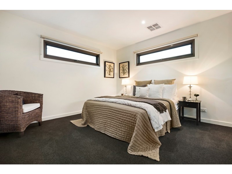 2/10 James Avenue, Mitcham VIC 3132