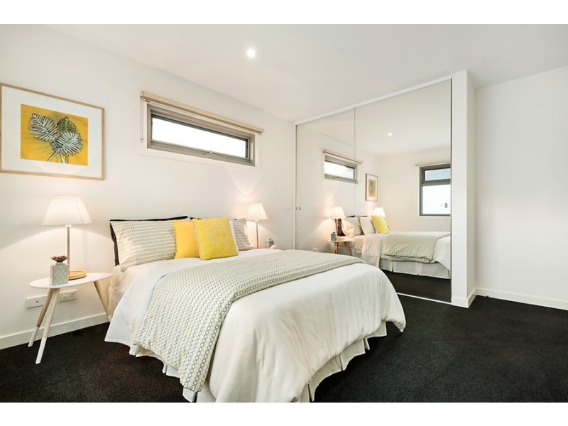 2/10 James Avenue, Mitcham VIC 3132